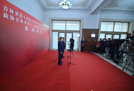 1��26���������f(xi��)����ʡ��ʮ����ί�T�����ĴΕ��hί�Tͨ���������۝�(��һ)�ش�ӛ���ᆖ�� ���� �z