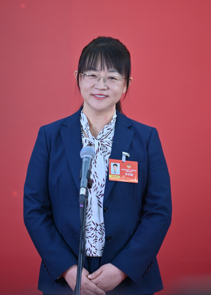 1��26�գ������f(xi��)����ʡ��ʮ����ί�T��(hu��)���ĴΕ�(hu��)�hί�Tͨ�������S�����ش�ӛ���ᆖ(w��n)�� ���� �z