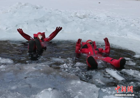 2��5�գ�����ʡ�L(zh��ng)������һ�(xi��ng)��(d��)�صı����(xi��ng)Ŀ���������ο�ǰ��(l��i)�w�(y��n)���ڇ�(y��n)������������c��������Ŀ�ļtɫ�����b������ȻƯ���ڱ���֮�������܄e�µı�ѩ��(l��)Ȥ�������� �z