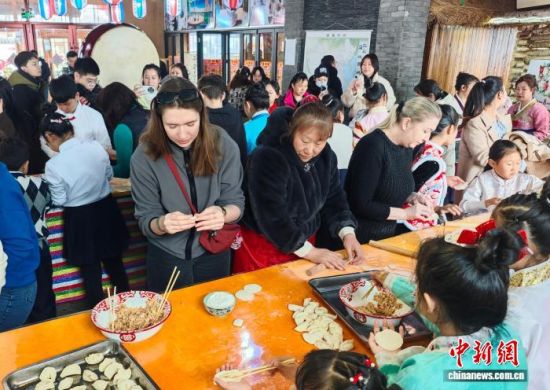 3��8�գ����ְ��D�����_˹�ο��w�(y��n)��������w���� �z