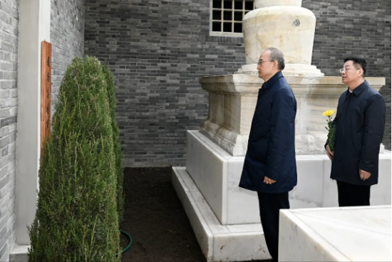 4��5�գ�ʡί��ӛ�S��(qi��ng)���w��־��܊�o(j��)���^����Ӣ����׷˼����Ӣ�۲��๦������?y��n)�����?d��)���������ź͇��Ҹ���(qi��ng)��Ӣ�«I(xi��n)���ĸ��������¾���